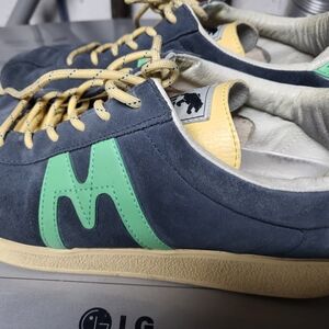 Karhu Trampas Stylish Blue and Green Sneakers with Yellow Laces